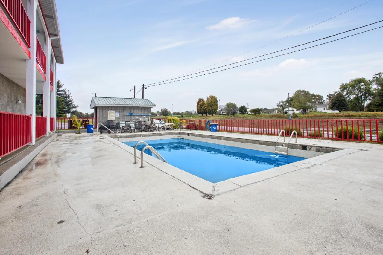 Laker Inn Jamestown エクステリア 写真