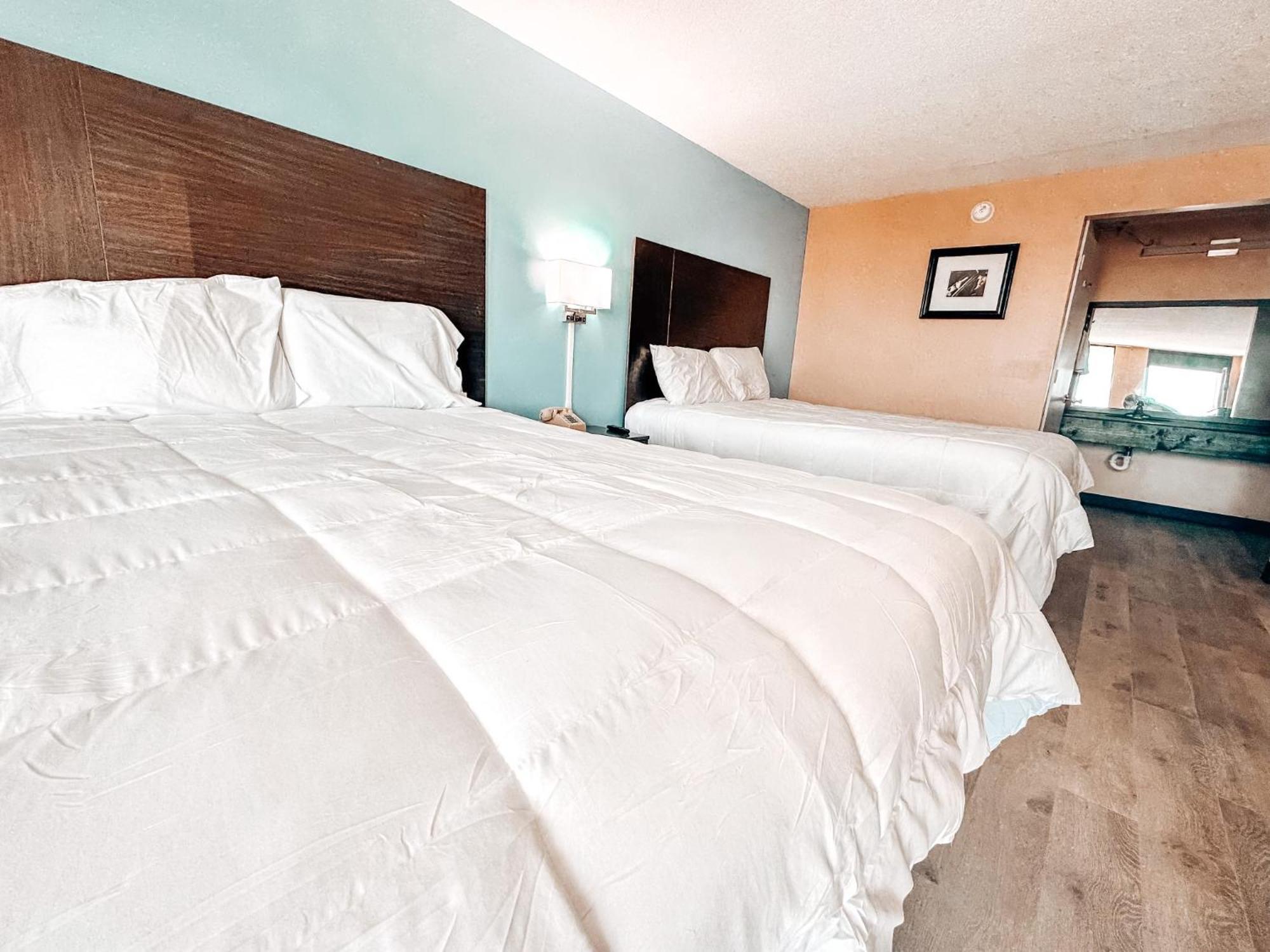 Laker Inn Jamestown エクステリア 写真