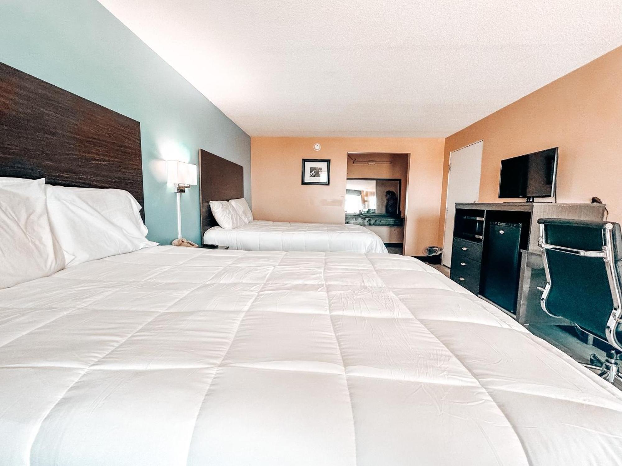 Laker Inn Jamestown エクステリア 写真