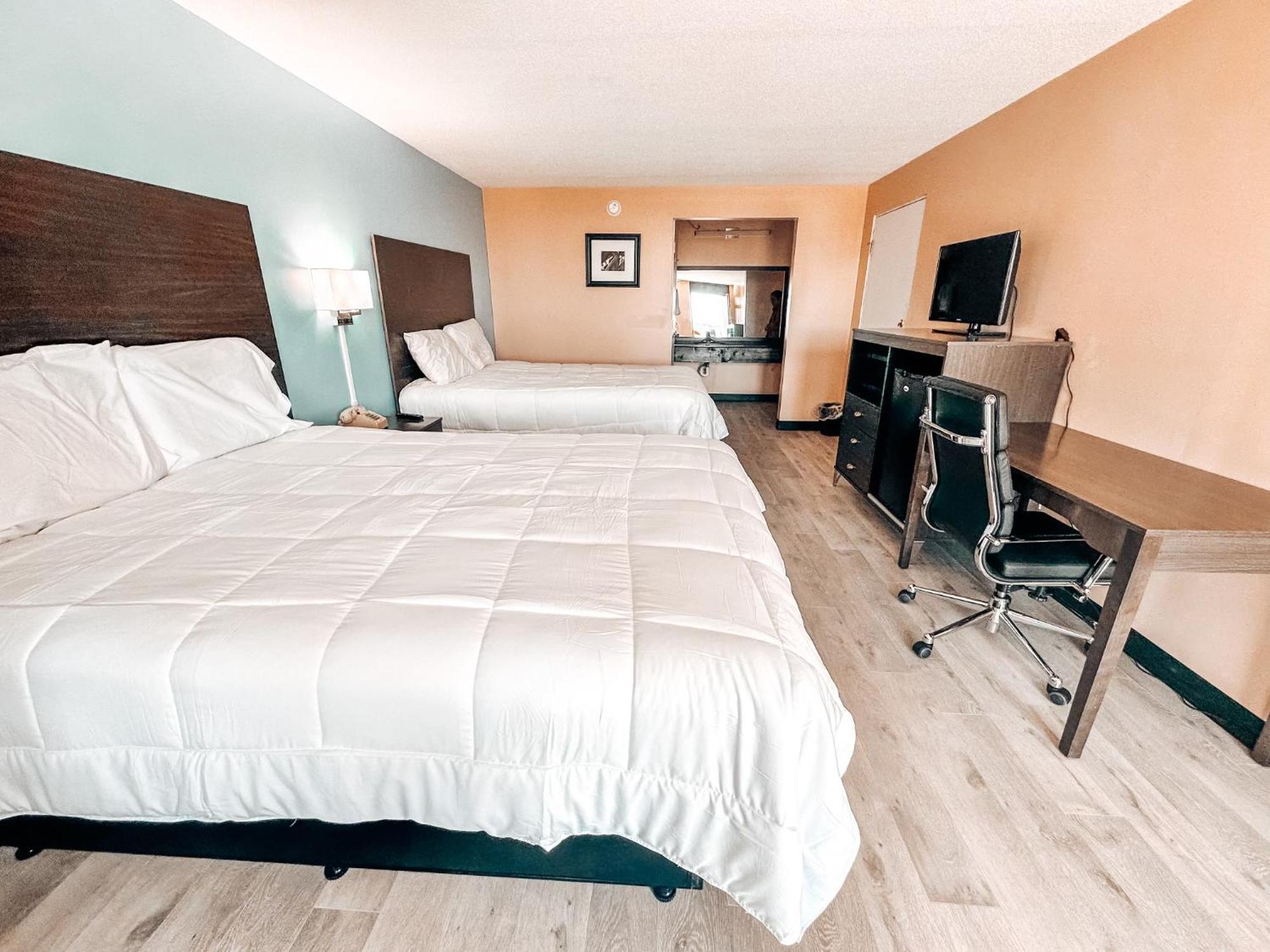 Laker Inn Jamestown エクステリア 写真